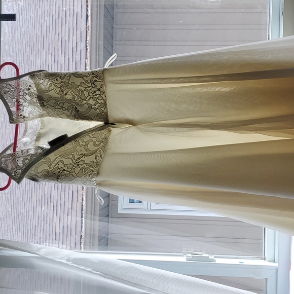 White dress for kids - Picture 2 of 2